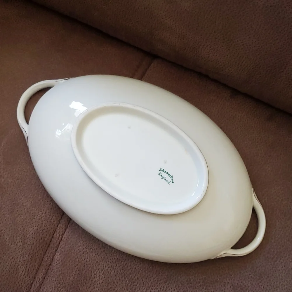 Johnson Bros. oval covered tureen white, green 1915